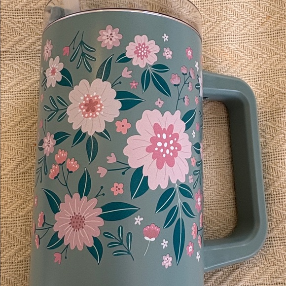 NWOT 48-52 oz Floral Insulated Tumbler with Handle Blue Pink flowers never used - Picture 2 of 6